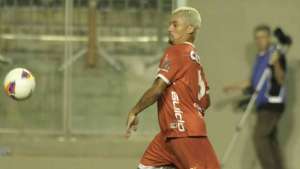 Série B: CRB conversa com Zé Carlos, mas já fecha renovação de Olívio e Gleidson