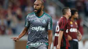 Alecsandro diz que empate em Curitiba dá confiança ao Palmeiras