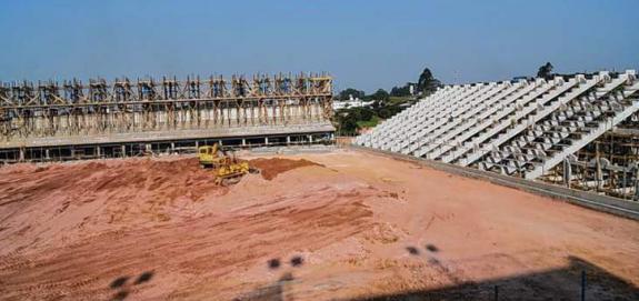 Início das obras no Inamar, em Diadema, em junho de 2015