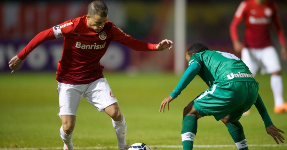 Com gol de Ananias, Chape bateu o Inter pelo placar mínimo 