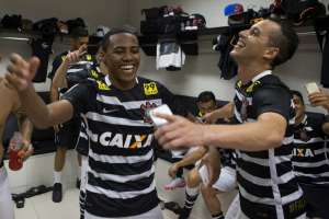 Absoluto, Corinthians supera polêmicas para conquistar título com sobras