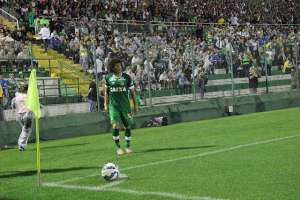 Chapecoense tira sarro de argentino do Inter após vitória na Arena