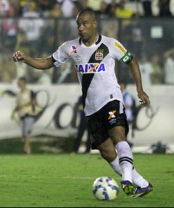 Vasco não vai ter o zagueiro e capitão Rodrigo, expulso contra o Corinthians