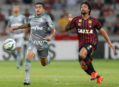 Atlético-PR e Palmeiras fizeram jogo movimentado na Baixada