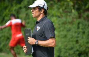 Com relacionados, São Paulo confirma Ceni fora de clássico contra o Corinthians