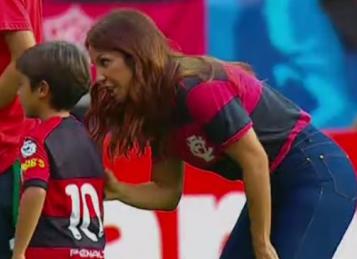 Ivete Sangalo e o filho: torcedora especial do Vitória