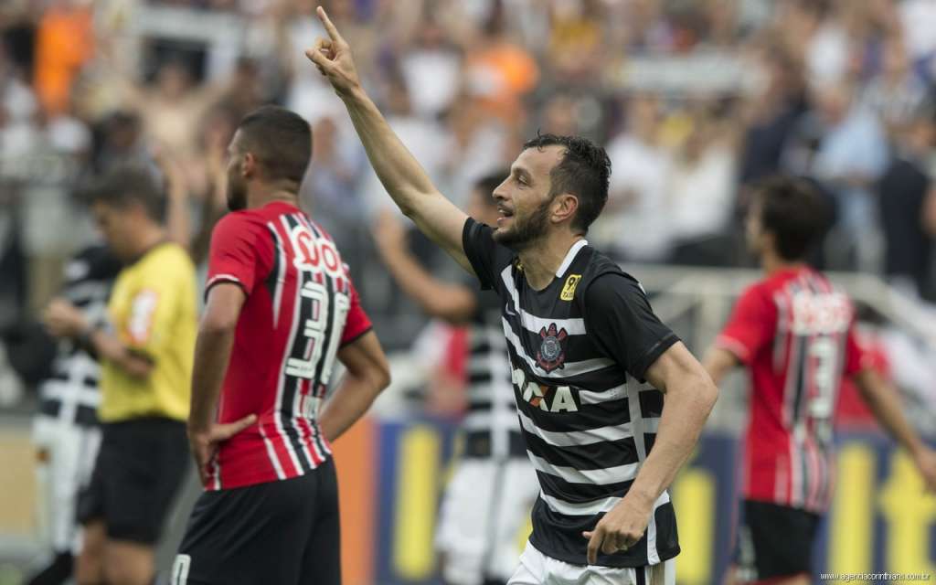 Edu Dracena fez um dos seis gols do Corinthians