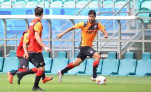 Série B: Volante Pedro Ken comemora o segundo acesso com o Vitória