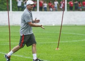 Após vexame, São Paulo acerta com técnico Diego Aguirre