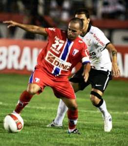 Ídolos de Guaratinguetá e Taubaté promovem jogo solidário