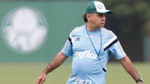 Marcelo Oliveira critica pressão e diz que é hora de ganhar a Copa do Brasil