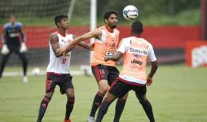 Flamengo retoma treinos sem Guerrero, Emerson e Jorge