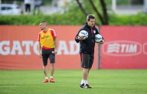 Argel comanda treino do Inter com quatro novos problemas por lesão