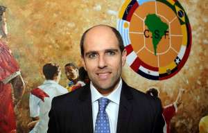 Sumido desde que renunciou à Federação Chilena, ex-dirigente reaparece em Miami