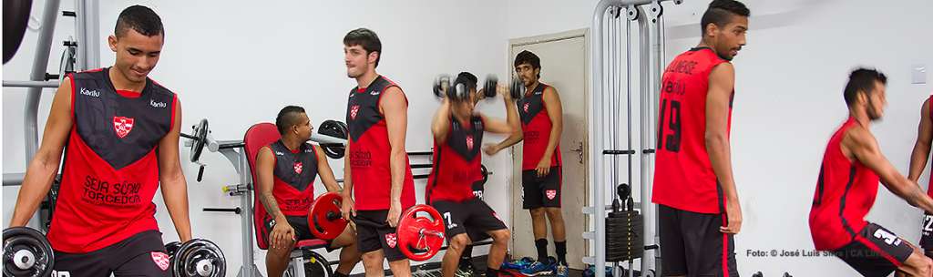 Jogadores se exercitaram na academia do Centro de Treinamento antes de ir para o gramado
