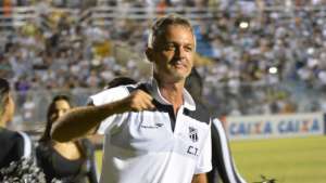 Série B: Ceará espera jogo contra Macaé para definir a permanência de  Lisca