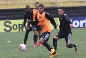 Série B: Debaixo de chuva, Cavalo ajeita time do Criciúma para partida frente ao CRB
