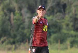 Após rebaixamento, Joinville renova contra com técnico PC Gusmão