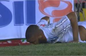 Nilson, atacante do Santos, perde gol incrível e vira piada até no São Bento