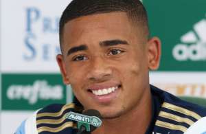 Gabriel Jesus sofre luxação no ombro mas deve reforçar o Palmeiras na final