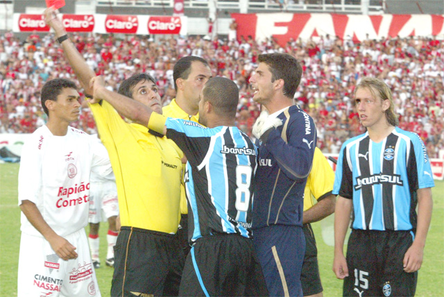 Confusões durante a Batalha resultou em quatro expulsões de gremistas