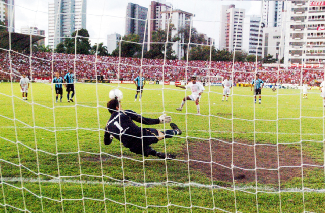 Galatto salvou o pênalti e entrou para a história do Tricolor Gaúcho