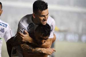 Título da Copa do Brasil continua em aberto após vitória magra do Santos na Vila Belmiro