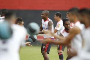 Sem Oswaldo, Flamengo treina com novo ataque e Canteros na vaga de Jonas para jogo contra o Atlético-PR