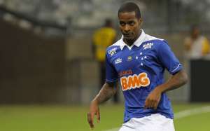 Há mais de um ano sem jogar, zagueiro Dedé é relacionado no Cruzeiro