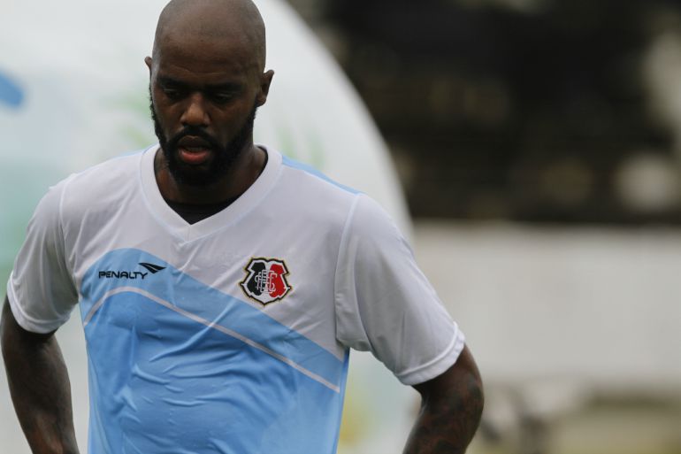 Suspenso contra o Sapão, Grafite retornou ao time no lugar de Bruno Moraes,