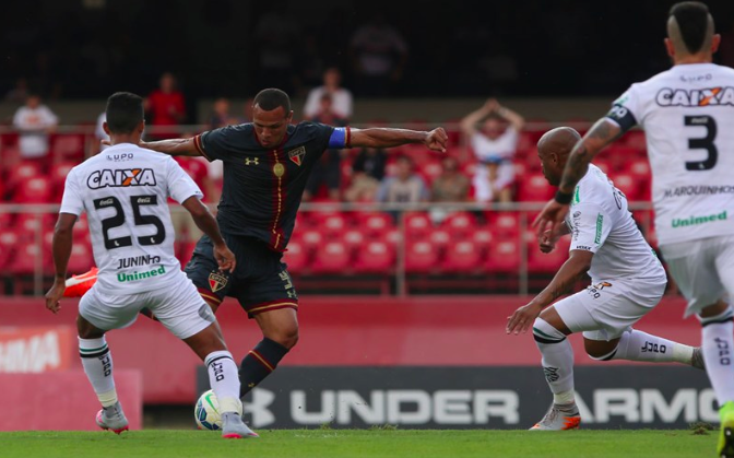 Finalização para o primeiro gol de Luiz Fabiano. Foto: São Paulo FC Oficial