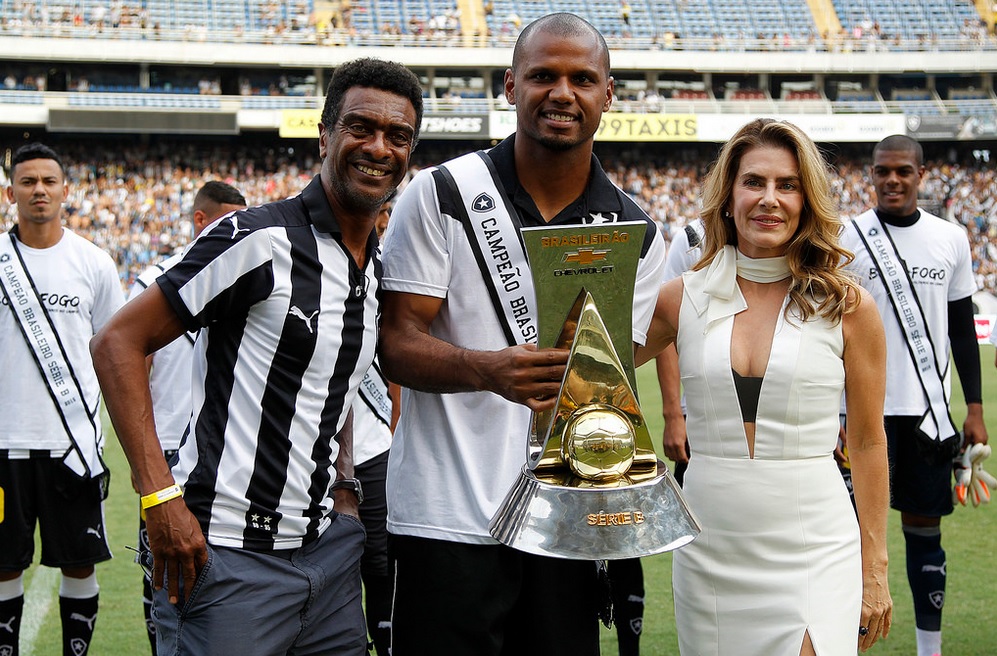 A partida deste sábado marcou a entrega das faixas e também do troféu de campeão da Série B do Brasileiro