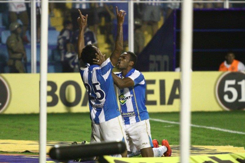 Zagueiro Antônio Carlos dá vitória para o Avaí e enche o coração do torcedor leonino de esperança. Foto: Avaí FC Oficial