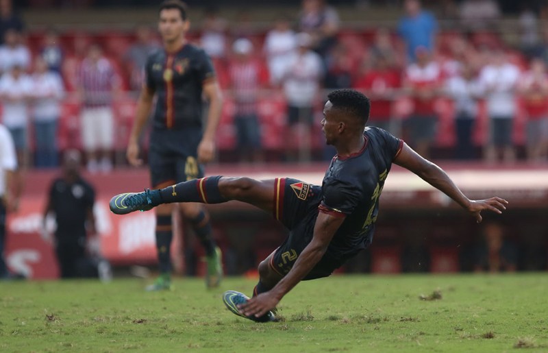 Thiago Mendes anotou o gol salvador do São Paulo