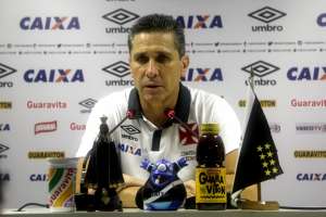 Após vitória, Jorginho mantém confiança no Vasco: 'Próximos de concretizar'