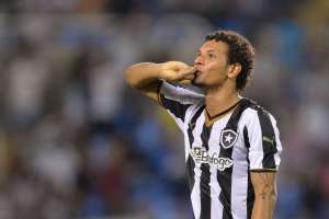 Especulado no Fla, Arão devolve dinheiro do Botafogo de novo e despista sobre futuro