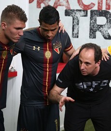 Rogério Ceni admite risco de não jogar última rodada do Brasileiro