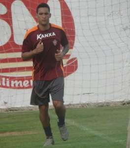 Depois de passagem pelo Boa Esporte, Douglas espera definir futuro nos próximos dias