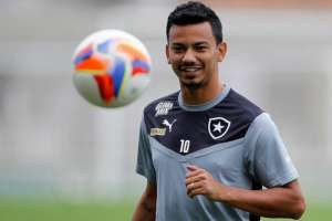 Volante Rodrigo Lindoso é o primeiro a renovar com o Botafogo para 2016