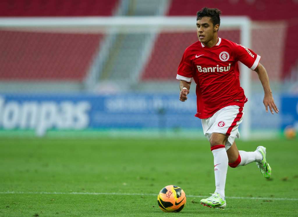 Alisson passou por uma artroscopia no joelho direito e só volta ano que vem