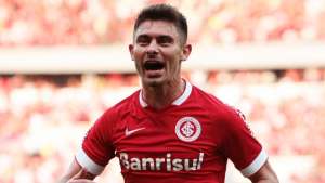 Réver e Alex fazem trabalho especial e seguem como dúvidas no Internacional