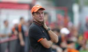 Clube de Cuca na China faz proposta e Mano Menezes pede 24h para responder