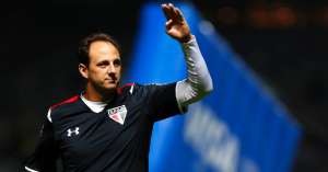 Rogério Ceni treina com bola e aumenta expectativa de jogar pelo São Paulo