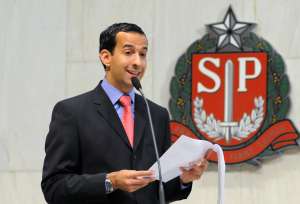 Prefeito de Santos promulga lei e Vila Belmiro poderá vender cerveja