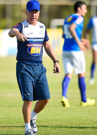 Mano concedeu entrevista coletiva na Toca da Raposa após o treino 
