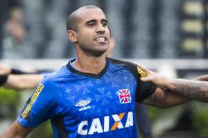 Julio Cesar admite evolução no Vasco após chegada de Nenê: 'Nossa referência'