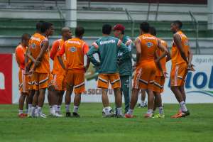 Flu treina sob chuva e Magno Alves ganha vaga de Wellington Paulista