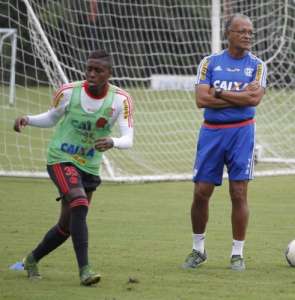 Marcelo e Jajá treinam entre os titulares e devem atuar no Flamengo