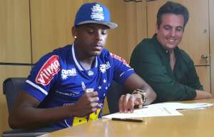 Cruzeiro anuncia renovação com Marcos Vinícius por quatro anos