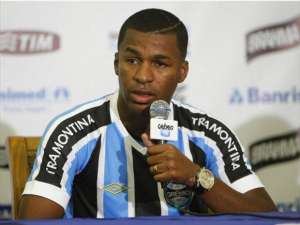 Erazo é liberado, não joga última rodada, mas Grêmio ainda tenta renovar